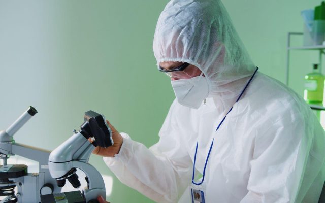 المختبرات تسابق الزمن لتطوير لقاحات أسرع