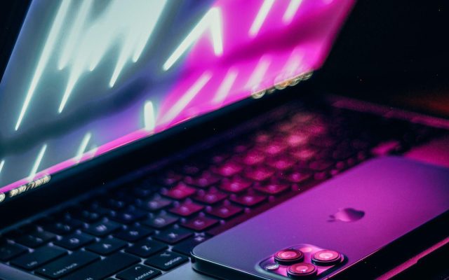 إطلاق منصة حكومية رقمية تتيح أكثر من 100 خدمة للمواطنين