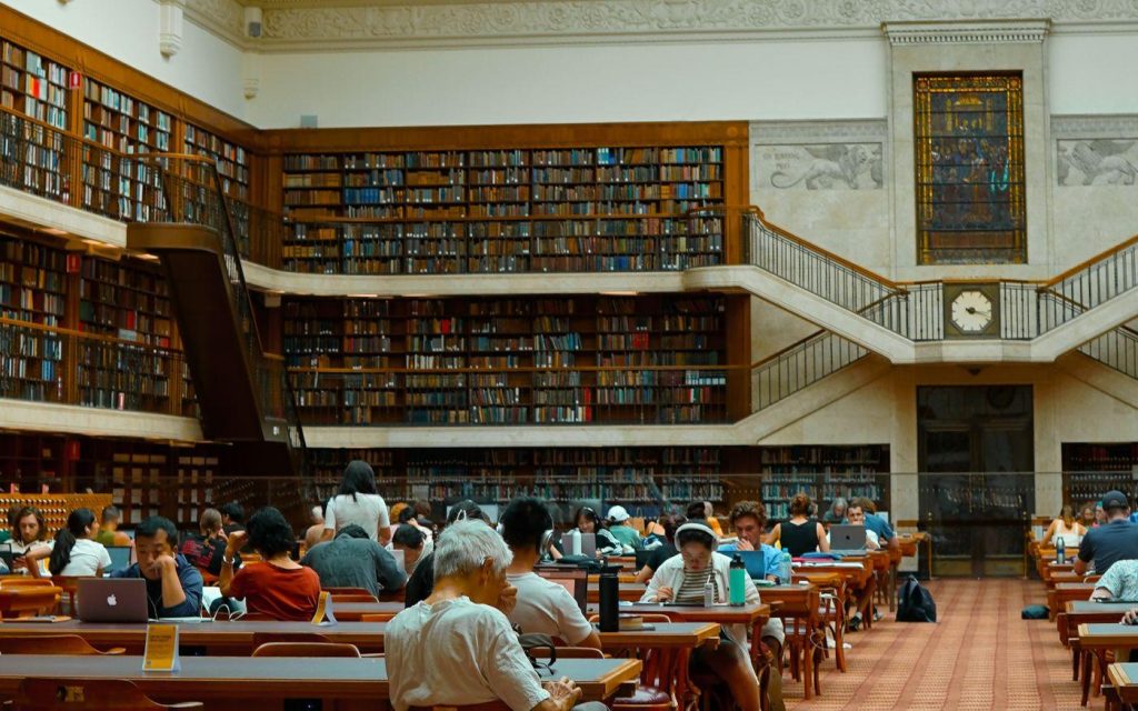 معرض الكتاب يستقبل زواره بأكثر من ألف دار نشر