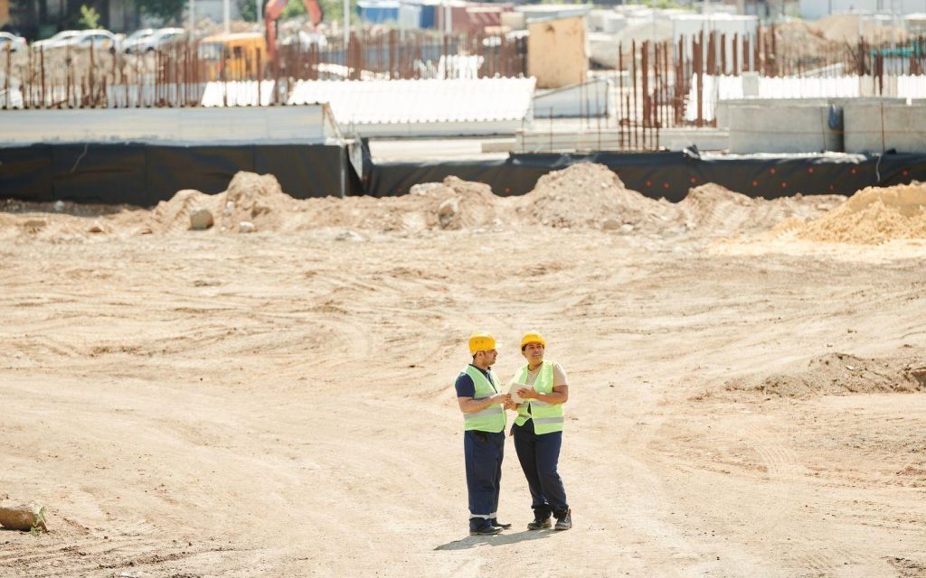 المحافظ يتفقد مشروعات تطوير الطرق والمرافق