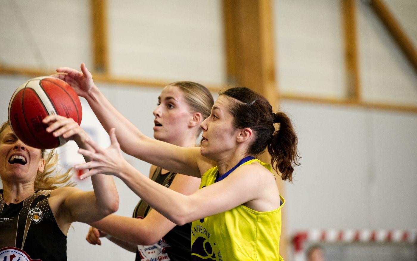 Basketball star leads his team to a big opening win