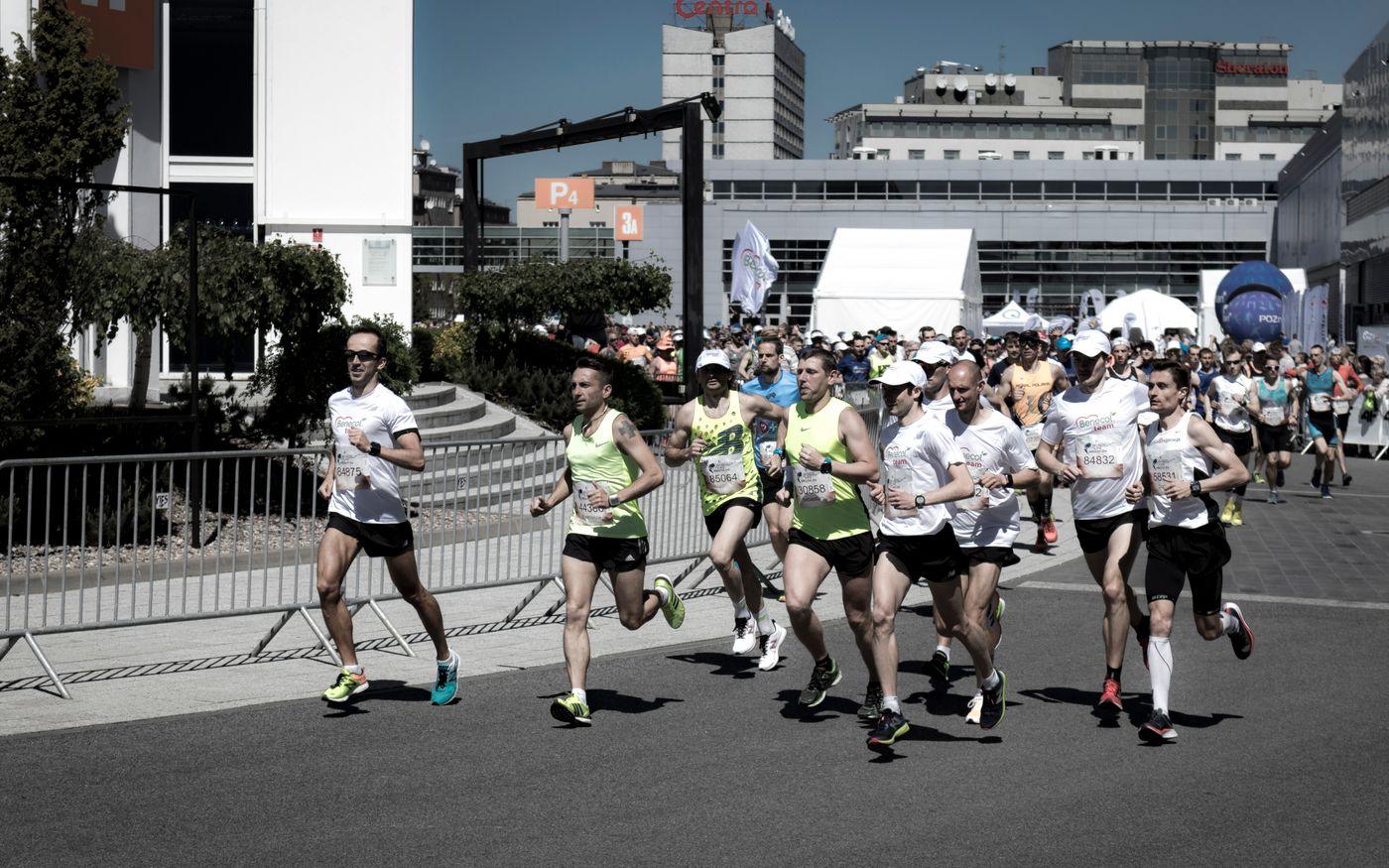 City marathon draws tens of thousands of runners
